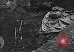 Standbild Palawan Massaker Opfer geborgen Palawan Philippinen, 1945, aus Sekunde 42 historischem Filmmaterial Videoclip 65675045829