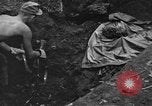 Standbild Palawan Massaker Opfer geborgen Palawan Philippinen, 1945, aus Sekunde 44 historischem Filmmaterial Videoclip 65675045829