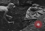 Standbild Palawan Massaker Opfer geborgen Palawan Philippinen, 1945, aus Sekunde 45 historischem Filmmaterial Videoclip 65675045829