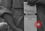Standbild Palawan Massaker Opfer geborgen Palawan Philippinen, 1945, aus Sekunde 49 historischem Filmmaterial Videoclip 65675045829