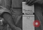 Standbild Palawan Massaker Opfer geborgen Palawan Philippinen, 1945, aus Sekunde 51 historischem Filmmaterial Videoclip 65675045829