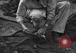Standbild Palawan Massaker Opfer geborgen Palawan Philippinen, 1945, aus Sekunde 56 historischem Filmmaterial Videoclip 65675045829