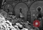 Standbild beschädigte Kirche Ukraine, 1943, aus Sekunde 33 historischem Filmmaterial Videoclip 65675045843
