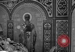 Standbild beschädigte Kirche Ukraine, 1943, aus Sekunde 35 historischem Filmmaterial Videoclip 65675045843