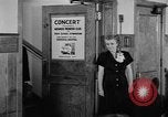 Standbild amerikanischen Frauen United States USA, 1950, aus Sekunde 22 historischem Filmmaterial Videoclip 65675045876