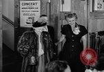 Standbild amerikanischen Frauen United States USA, 1950, aus Sekunde 25 historischem Filmmaterial Videoclip 65675045876