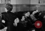 Standbild amerikanischen Frauen United States USA, 1950, aus Sekunde 36 historischem Filmmaterial Videoclip 65675045876