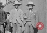 Standbild Pancho Villa und revolutionär Rekruten Chihuahua Mexiko, 1916, aus Sekunde 11 historischem Filmmaterial Videoclip 65675045879