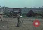 Standbild vietnamesische Soldaten Hue Vietnam, 1972, aus Sekunde 36 historischem Filmmaterial Videoclip 65675045881