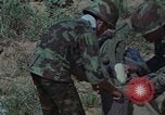Standbild vietnamesische Soldaten Hue Vietnam, 1972, aus Sekunde 26 historischem Filmmaterial Videoclip 65675045882