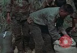 Standbild vietnamesische Soldaten Hue Vietnam, 1972, aus Sekunde 33 historischem Filmmaterial Videoclip 65675045882