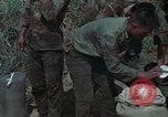 Standbild vietnamesische Soldaten Hue Vietnam, 1972, aus Sekunde 34 historischem Filmmaterial Videoclip 65675045882