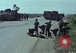 Standbild vietnamesische Soldaten Hue Vietnam, 1972, aus Sekunde 36 historischem Filmmaterial Videoclip 65675045882