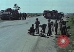 Standbild vietnamesische Soldaten Hue Vietnam, 1972, aus Sekunde 39 historischem Filmmaterial Videoclip 65675045882