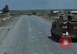 Standbild Flüchtlinge Hue Vietnam, 1972, aus Sekunde 10 historischem Filmmaterial Videoclip 65675045883