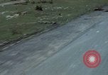 Standbild Flüchtlinge Hue Vietnam, 1972, aus Sekunde 16 historischem Filmmaterial Videoclip 65675045883