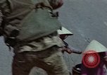 Standbild Flüchtlinge Hue Vietnam, 1972, aus Sekunde 26 historischem Filmmaterial Videoclip 65675045883