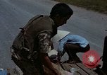 Standbild Flüchtlinge Hue Vietnam, 1972, aus Sekunde 33 historischem Filmmaterial Videoclip 65675045883