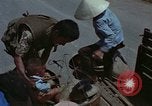 Standbild Flüchtlinge Hue Vietnam, 1972, aus Sekunde 44 historischem Filmmaterial Videoclip 65675045883