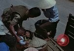 Standbild Flüchtlinge Hue Vietnam, 1972, aus Sekunde 45 historischem Filmmaterial Videoclip 65675045883