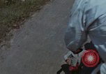 Standbild Flüchtlinge Hue Vietnam, 1972, aus Sekunde 52 historischem Filmmaterial Videoclip 65675045883