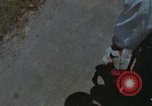 Standbild Flüchtlinge Hue Vietnam, 1972, aus Sekunde 53 historischem Filmmaterial Videoclip 65675045883