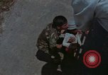Standbild Flüchtlinge Hue Vietnam, 1972, aus Sekunde 55 historischem Filmmaterial Videoclip 65675045883