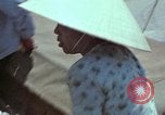 Standbild Flüchtlinge Hue Vietnam, 1972, aus Sekunde 60 historischem Filmmaterial Videoclip 65675045883