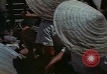 Standbild Flüchtlinge Hue Vietnam, 1972, aus Sekunde 62 historischem Filmmaterial Videoclip 65675045883