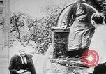 Image German military aider des réfugiés en provenance de zones de lourds bombardements Français Front Ouest, 1915, de la seconde 53 séquences d'archives historiques vidéo 65675045933