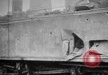Image les soldats allemands examinent capturés ferroviaire français gun France, 1918, de la seconde 20 séquences d'archives historiques vidéo 65675045934
