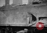 Image les soldats allemands examinent capturés ferroviaire français gun France, 1918, de la seconde 22 séquences d'archives historiques vidéo 65675045934
