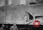 Image les soldats allemands examinent capturés ferroviaire français gun France, 1918, de la seconde 23 séquences d'archives historiques vidéo 65675045934