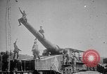 Image les soldats allemands examinent capturés ferroviaire français gun France, 1918, de la seconde 58 séquences d'archives historiques vidéo 65675045934
