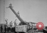 Image les soldats allemands examinent capturés ferroviaire français gun France, 1918, de la seconde 62 séquences d'archives historiques vidéo 65675045934