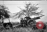 Standbild Deutsche Artilleristen Brand 77 cm Feldkanone 16 Frankreich, 1916, aus Sekunde 7 historischem Filmmaterial Videoclip 65675045940