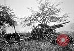 Standbild Deutsche Artilleristen Brand 77 cm Feldkanone 16 Frankreich, 1916, aus Sekunde 9 historischem Filmmaterial Videoclip 65675045940