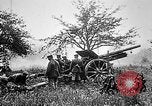 Standbild Deutsche Artilleristen Brand 77 cm Feldkanone 16 Frankreich, 1916, aus Sekunde 15 historischem Filmmaterial Videoclip 65675045940