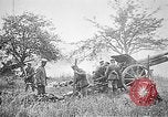 Standbild Deutsche Artilleristen Brand 77 cm Feldkanone 16 Frankreich, 1916, aus Sekunde 33 historischem Filmmaterial Videoclip 65675045940