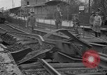 Standbild beschädigte Eisenbahn Deutschland, 1915, aus Sekunde 5 historischem Filmmaterial Videoclip 65675045942