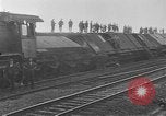Standbild beschädigte Eisenbahn Deutschland, 1915, aus Sekunde 8 historischem Filmmaterial Videoclip 65675045942