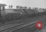 Standbild beschädigte Eisenbahn Deutschland, 1915, aus Sekunde 10 historischem Filmmaterial Videoclip 65675045942