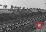 Standbild beschädigte Eisenbahn Deutschland, 1915, aus Sekunde 13 historischem Filmmaterial Videoclip 65675045942