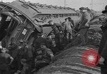 Standbild beschädigte Eisenbahn Deutschland, 1915, aus Sekunde 16 historischem Filmmaterial Videoclip 65675045942