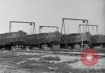 Immagine di Chiatte a un cantiere United States USA, 1916, secondo 4 filmato di repertorio 65675045945