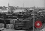 Immagine di Chiatte a un cantiere United States USA, 1916, secondo 9 filmato di repertorio 65675045945
