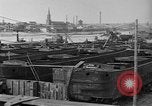 Immagine di Chiatte a un cantiere United States USA, 1916, secondo 11 filmato di repertorio 65675045945