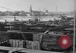 Immagine di Chiatte a un cantiere United States USA, 1916, secondo 12 filmato di repertorio 65675045945
