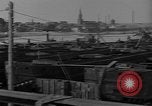 Immagine di Chiatte a un cantiere United States USA, 1916, secondo 14 filmato di repertorio 65675045945
