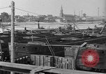 Immagine di Chiatte a un cantiere United States USA, 1916, secondo 15 filmato di repertorio 65675045945